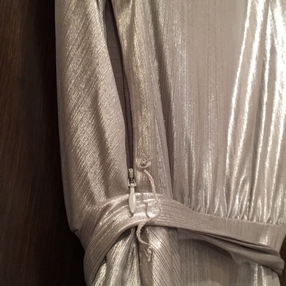 🌟HOST PICK🌟Stunning BB DAKOTA silver shimmering dress 👗 - Picture 5 of 5